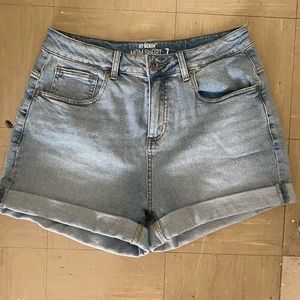 Hot Topic Mom Jean Shorts